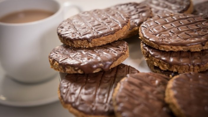 chocolate-digestive-biscuits.jpeg