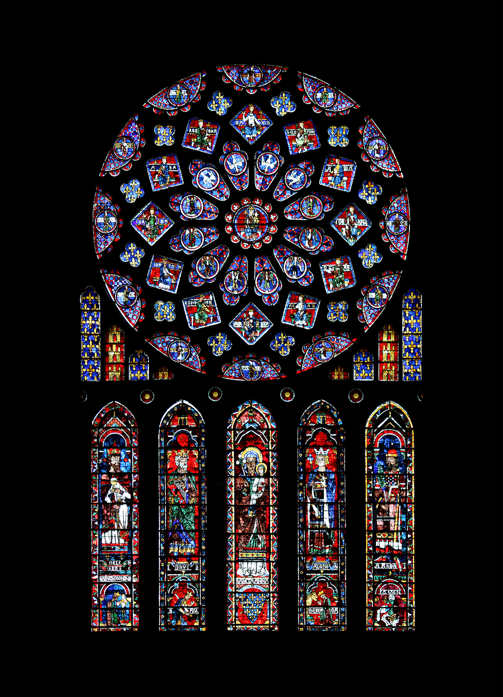 Chartres-székesegyház, Chartres, Franciaország<br />Csodálatos szépségéről ismert Chartres-székesegyház a gótikus építészet egyik legcsodálatosabb ólomüveg ablakának ad otthont. Központi rózsaablakai, valamint az alsó részükben rengeteg kék, lila és piros árnyalatú ólomüveg gazdag, kék színű éreti fényt hoz a székesegyházba.<br />