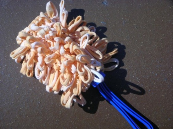 reusable-tshirt-yarn-swiffer-duster-580x435.jpg