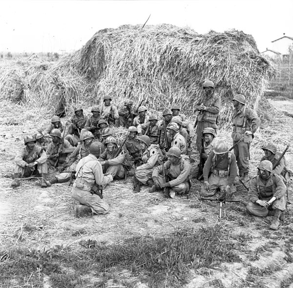 1st_special_service_force_members_being_briefed_at_anzio_3396066.jpg