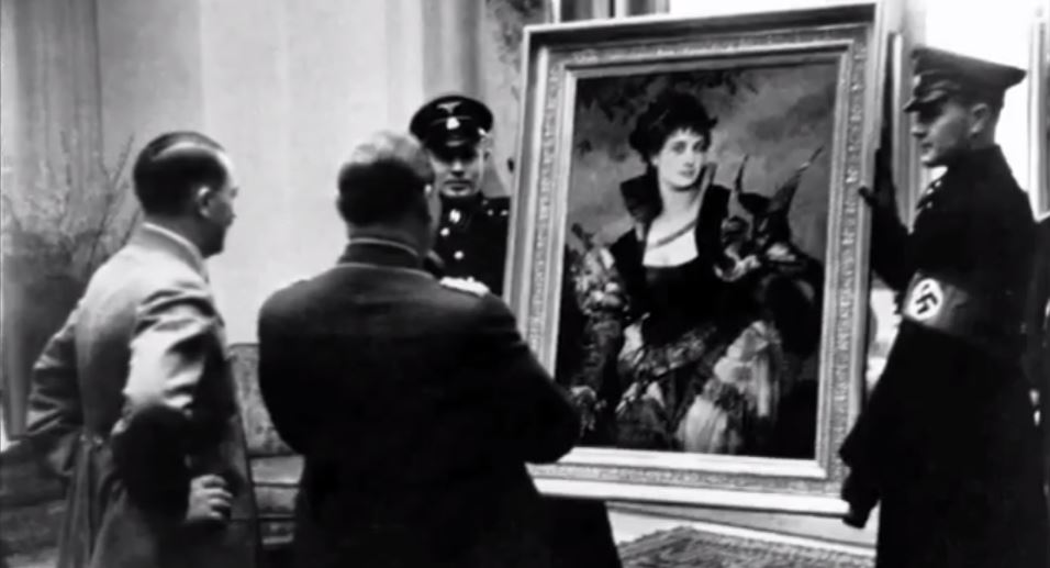 hitler-with-looted-art.jpg