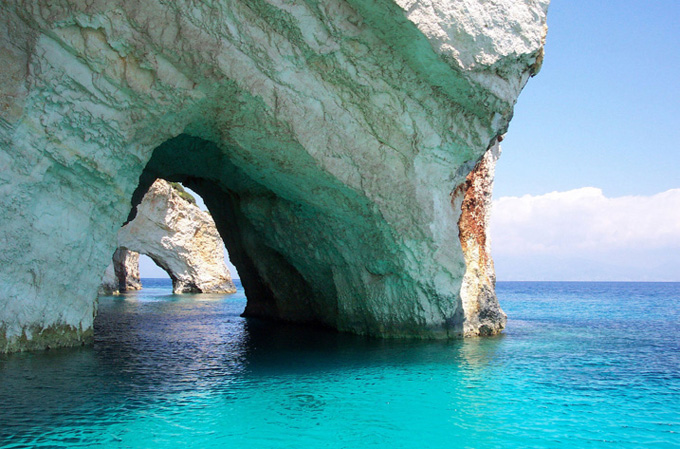 Blue_caves_Zakynthos.jpg