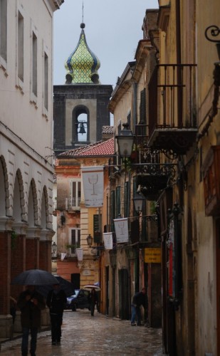 Sant'Agata de 'Goti utca a Duomo kupola.jpg