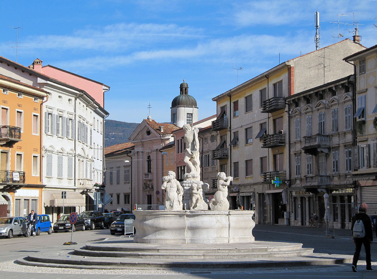 1200px-piazza_vittoria_gorizia.jpg