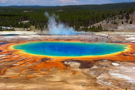 a_yellowstone_szeme_forras.jpg