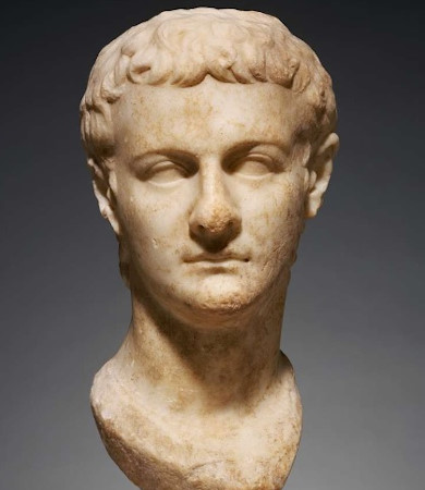 caligula_a_zsarnoki_uralkodo.jpg