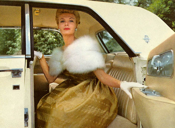 lincoln_continental_sedan_1962_woman.jpg