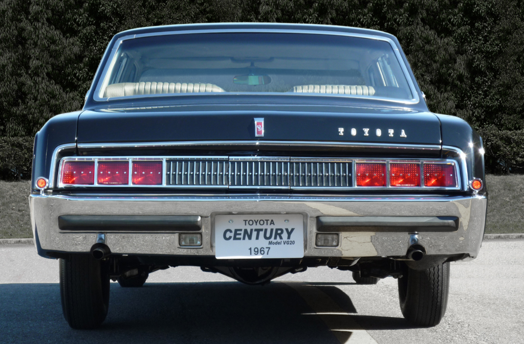 toyota_century_1967_to_1978_black6.jpeg