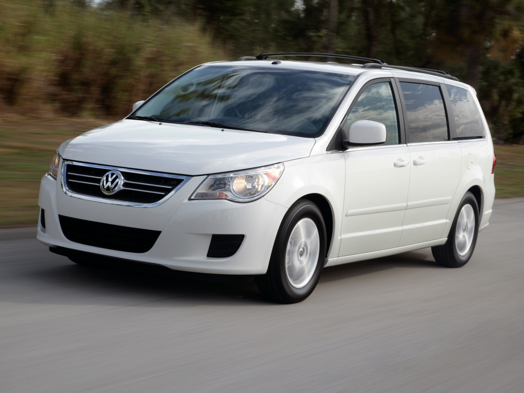 volkswagen_routan_2009_white_fvl.jpeg