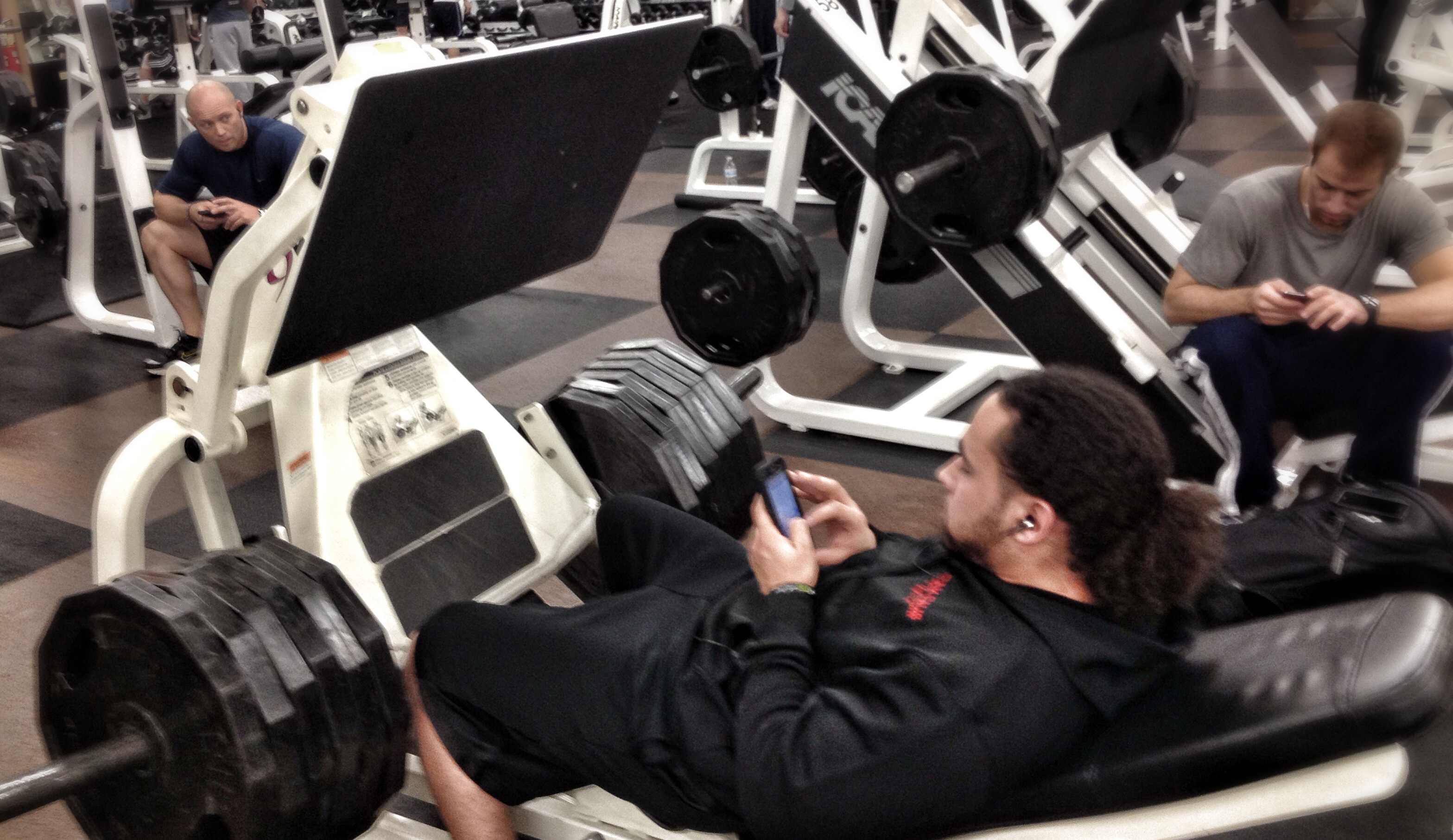 cellphones-at-the-gym.jpg