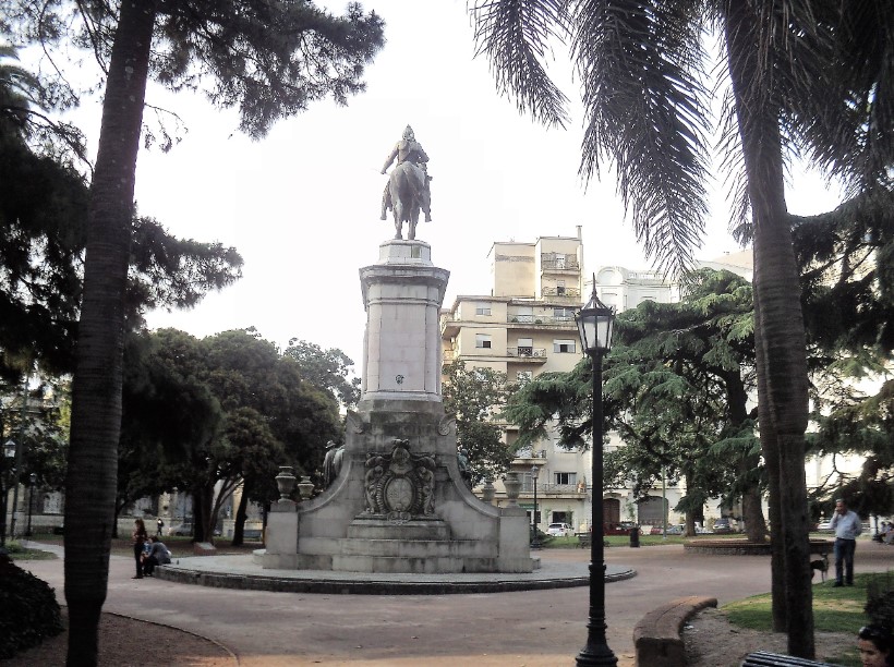 19_plaza_zabala_montevideo.jpg