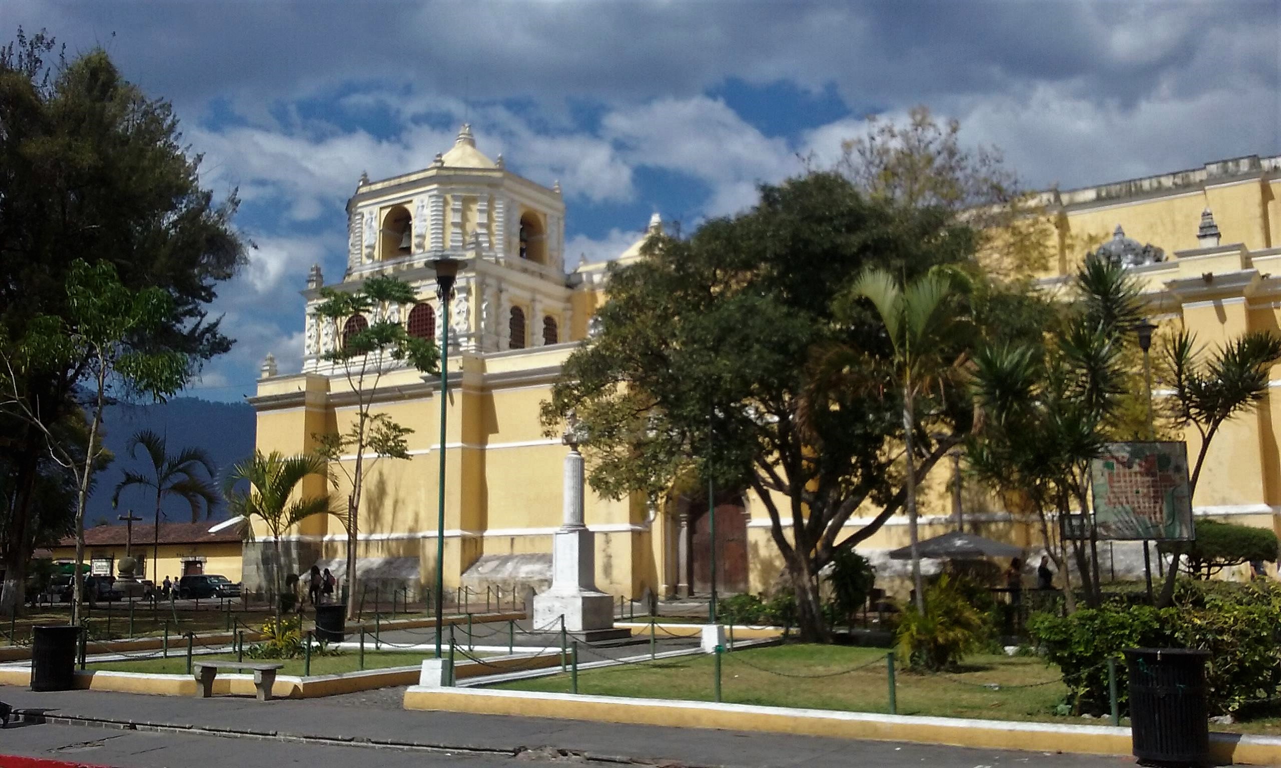 9_iglesia_de_merced_templom_antigua_guatemala.jpg