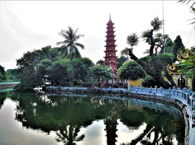 39_ho_tay-to_es_tran_qouc_pagoda_hanoi.jpg