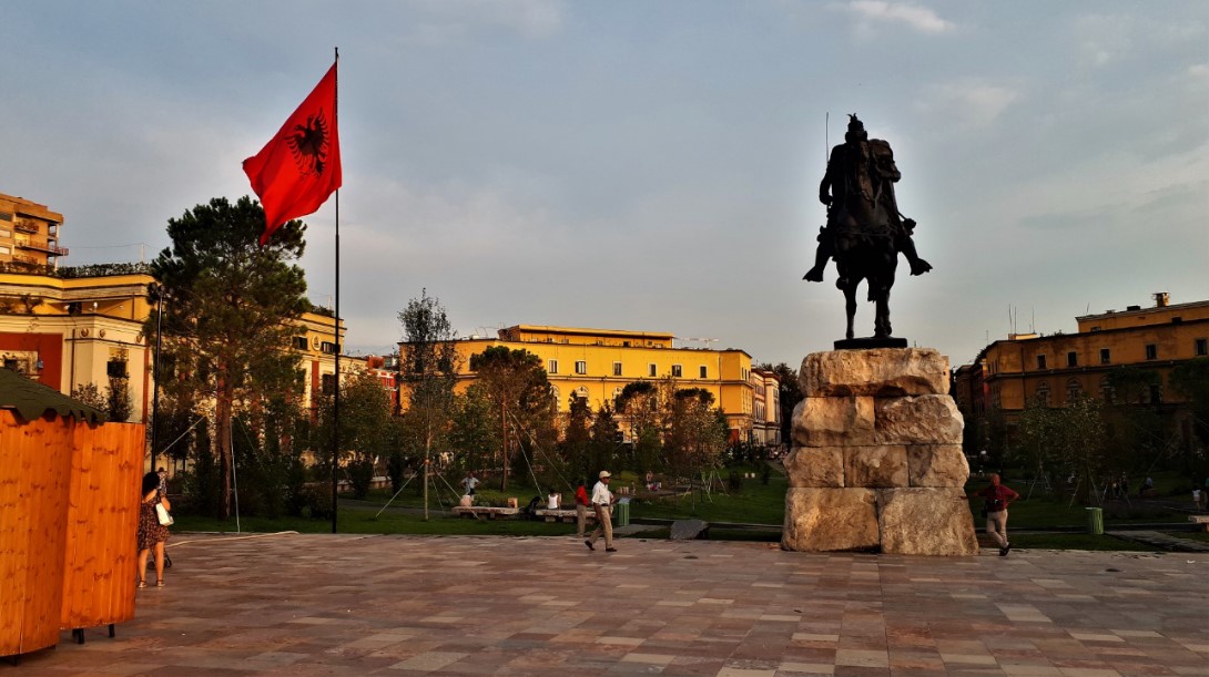 21_skander_beg_ter_tirana.jpg