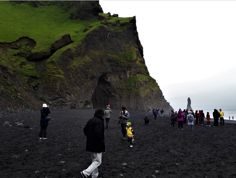 34_black_sand_beach_vik.jpg