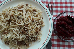 Vega kolbászkrémes spagetti+tormás cékla