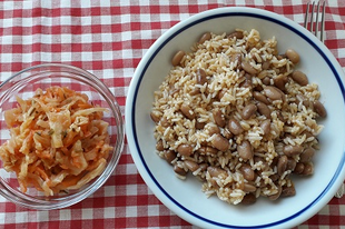 Babos rizs, kimchi savanyúsággal