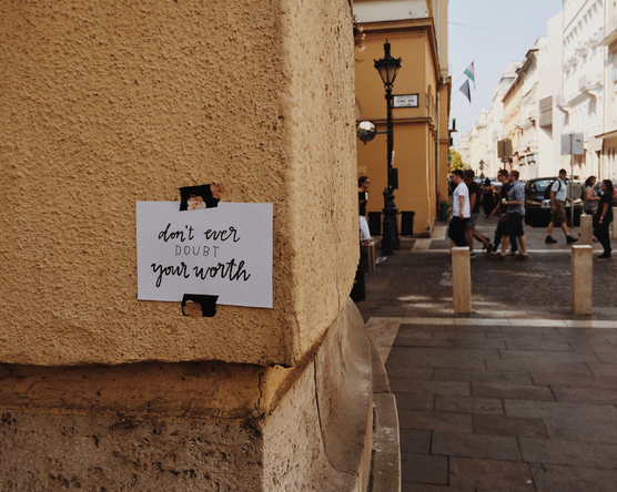 70 kedves üzenet Budapest utcáin