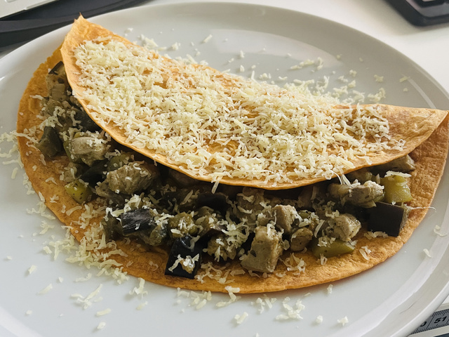 Cukkinis-csirkés tortilla