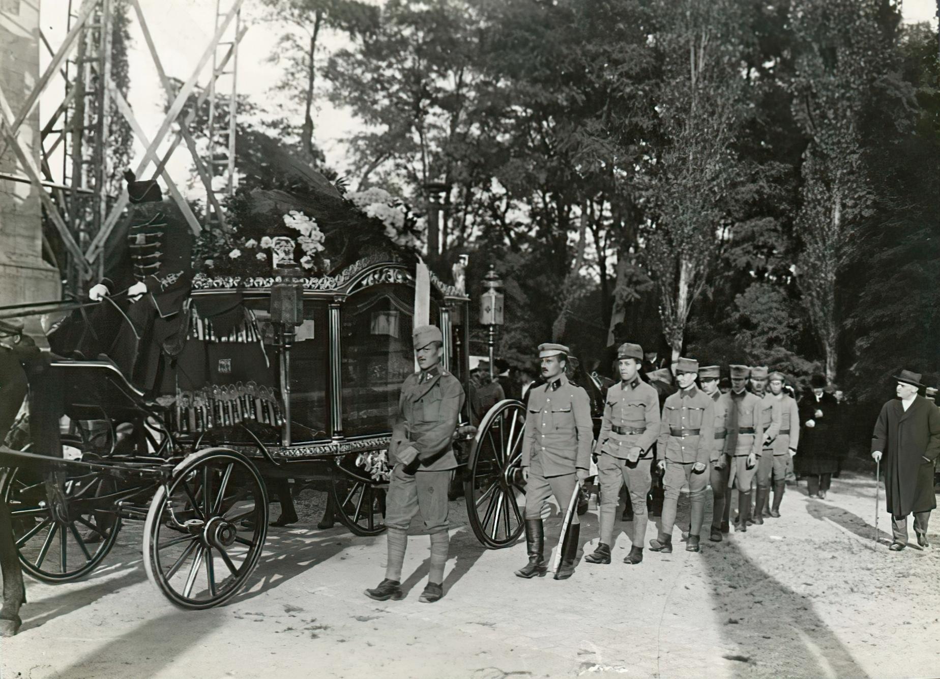 foto_15_stadniczky_laszlo_grof_temetese_1915-ben_fortepan_256208.jpg