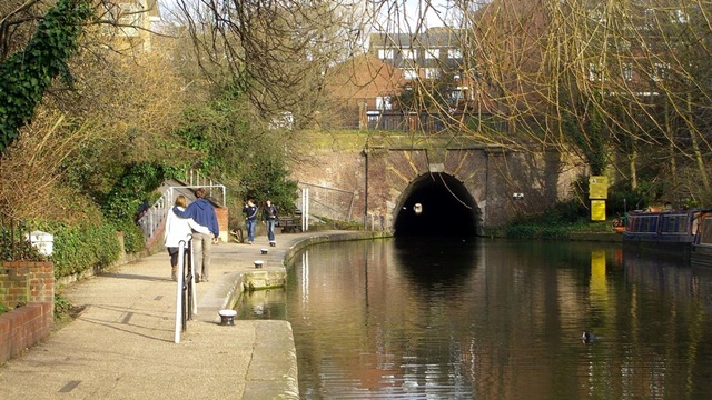 s-_56326362_regents_canal,_london,_england_-islington_tunnel-21march2010.jpg