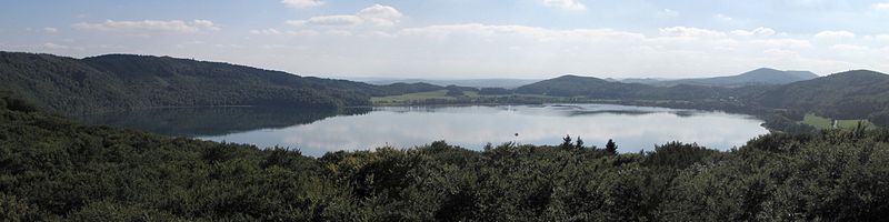 800px-Panorama_Laacher_See_2010.jpg