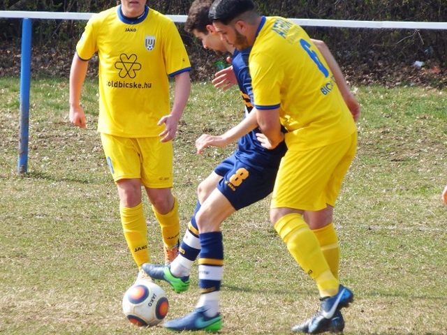 Szikrázó ifiderbin nagylelkű ajándék a vendégeknek: Bicskei TC-Felcsút 2-2 (2-0)