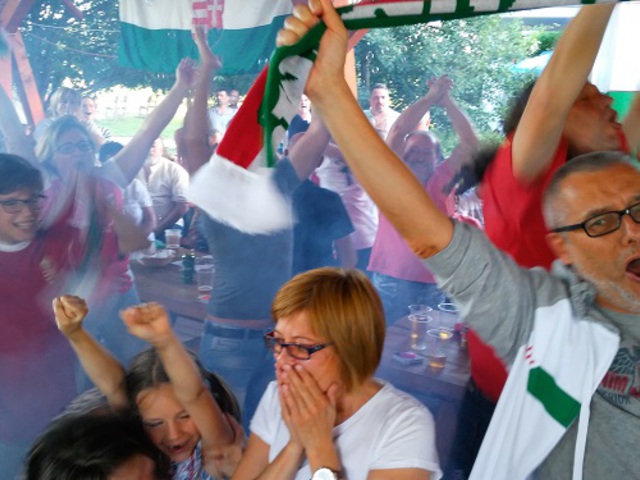 BL-terasz közös meccsnézéssel és ingyenes babgulyással szombaton este a Bicske Szíve Parkban!