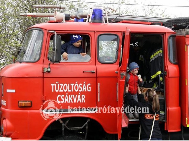 Csákvári majális tűzoltókkal!