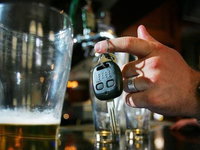 Ezúttal Mányon ugrott egy jogsi ittas vezetés miatt!