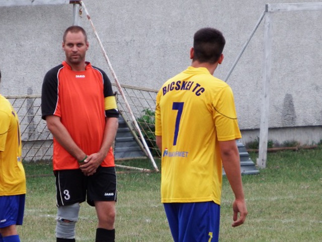 "Agyonnyert" kupameccsen sikerült kiesnünk az utolsó percekben: Újbarok-Bicskei TC 4-4 (2-2)