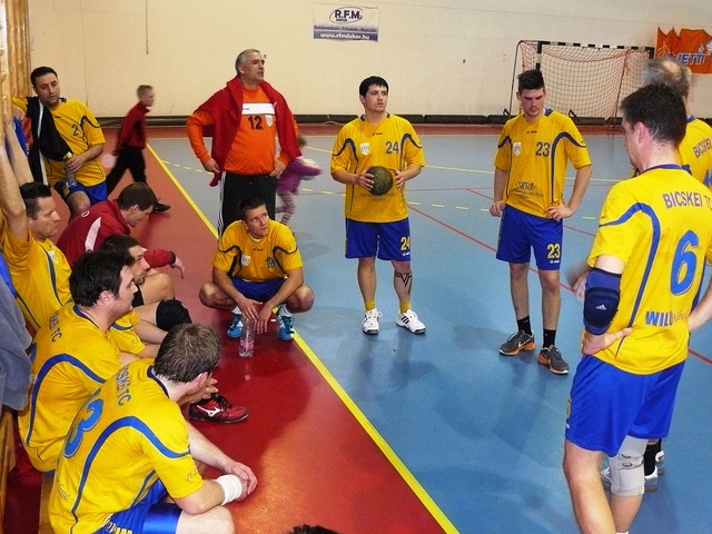 Szoros férfi kézilabda vereség, rövid cserepaddal: KK Ajka II-Bicskei TC 30-28 (15-11)