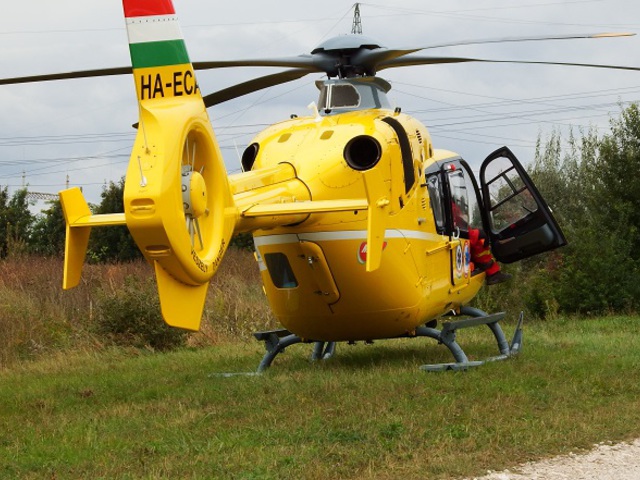 Súlyos motoros baleset a felcsúti Fő utcában - bicskei tűzoltók vonultak és érkezett a mentőhelikopter is!
