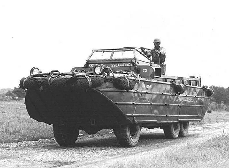 dukw01.jpg