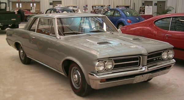 1964 Pontiac GTO.jpg