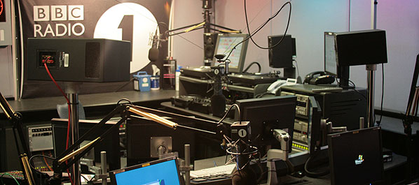 Kevesebb szabály, nagyobb verseny az angol kereskedelmi rádióknál
