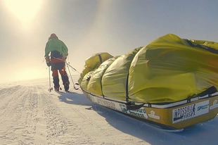Először kelt át ember egyedül, segítséget mellőzve az Antarktikán.