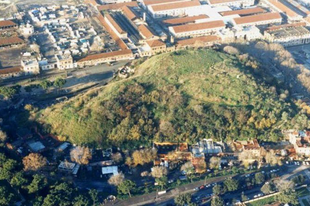 Monte Testaccio, a törött amforák dombja.   