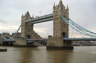 Így épült a Tower Bridge.