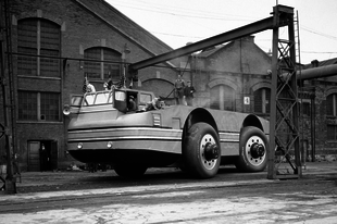 A Snow Cruiser kutatójármű.   