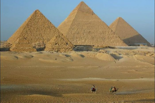 Az Egyiptomi piramisok "Akkor és most"