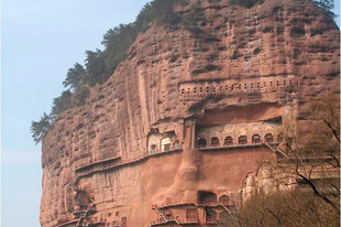 A Maijishan Grottoes a sziklába faragott ősi szentély