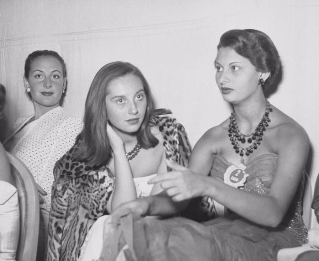 15-letnyaya-sofi-loren-na-konkurse-krasoty-miss-italiya-1950-22.jpg