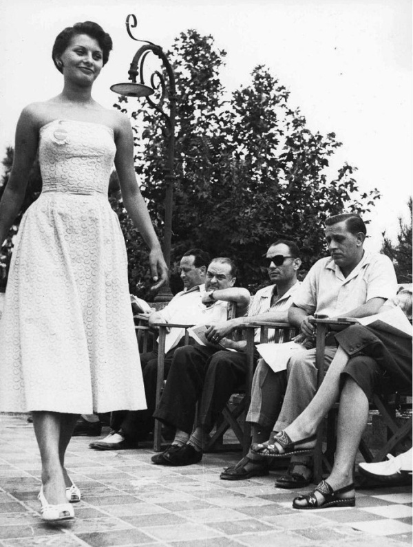 15-letnyaya-sofi-loren-na-konkurse-krasoty-miss-italiya-1950-4.jpg