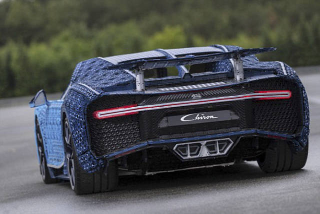 lego_bugatti_chiron_16.jpg