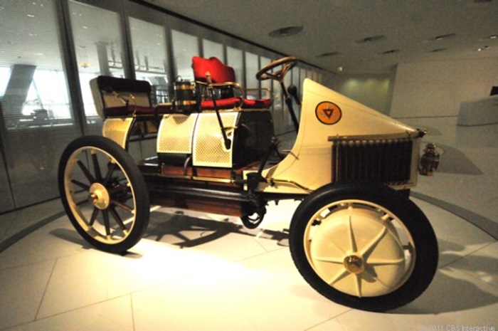 lohner-porsche2.jpg