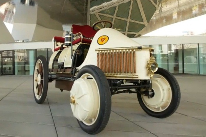 lohner-porsche6.jpg