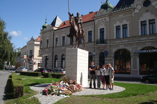 Révkomáromban, a Szent István-szobornál jártunk