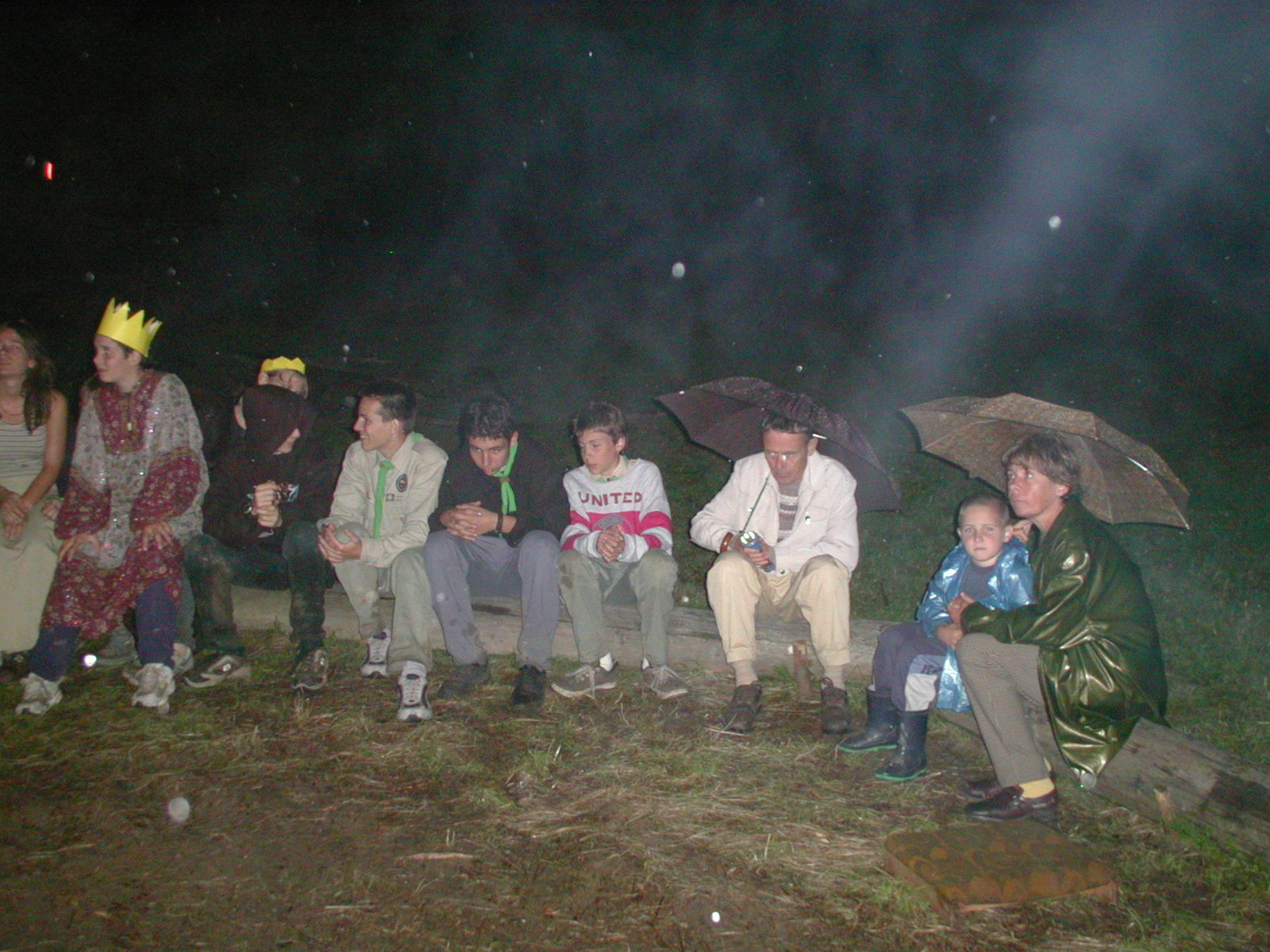 Gyurka bá Hanna nénivel és Bencével a 2002-es máriaforrási esőtáborban