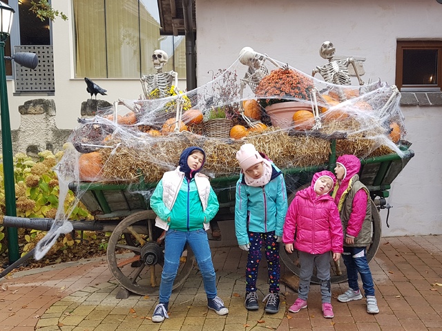 Halloweeni forgatag a Family parkban